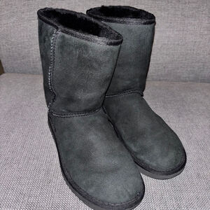 Ugg black boots, fuzzy liner, size 5